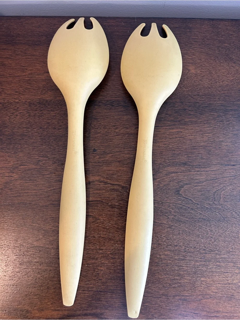 Tupperware Salad Tongs HARVEST GOLD 12.25 Inches. Read Description For Details.